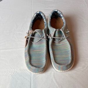 BNWT Women's Fashion blue boat shoes, size 9 1/2